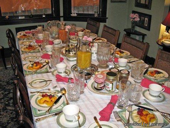 Calgary Westways Guest House Restaurant foto